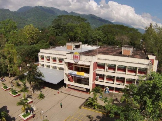 UNAH-VS condena agresiones de agentes policiales a estudiantes