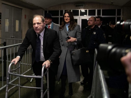 Fiscalía presenta a Harvey Weinstein como un experto depredador sexual