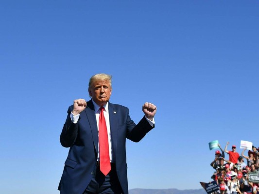 Trump bromea con tener que irse de Estados Unidos si gana Biden