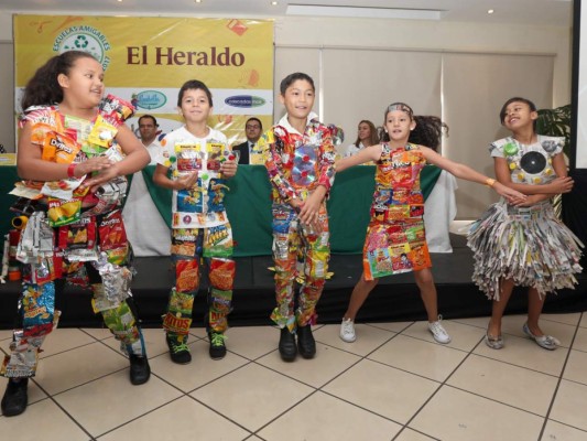Los amigos de la naturaleza con baile despiden plan verde