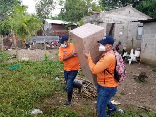 Evacuan a más de 500 familias en Olancho por huracán Iota