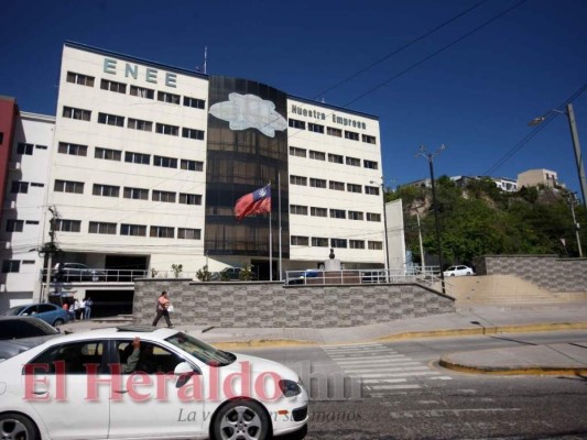 Empresarios exigen a la CREE rebaja en la energía
