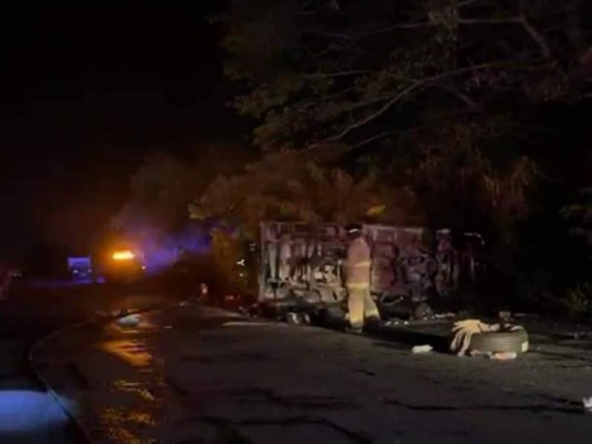 FOTOS: Así fue el fatal accidente que dejó tres hondureños muertos y 23 heridos en México