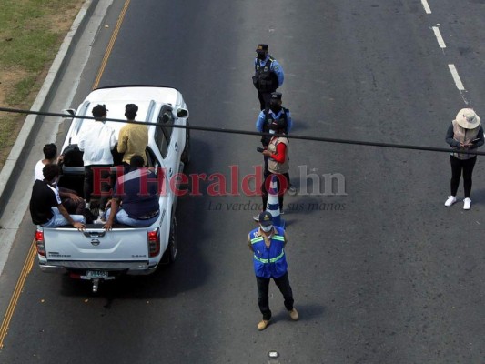 En fotos: capitalinos abandonan el Distrito Central por turistear en Feriado Morazánico  