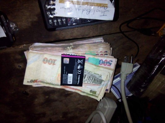 Incautan fusiles y lanzagranadas a sujetos que iban en lancha rápida