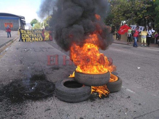 Oposición se toma varias vías en distintos puntos de la capital