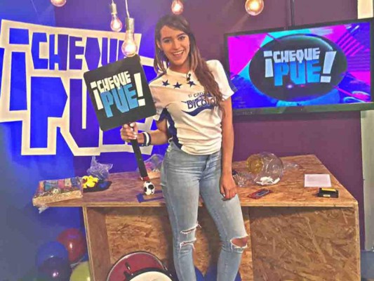 Michelle Bracamontes, la bella chica del clima en TV Azteca Honduras