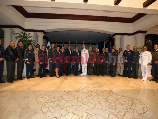 'A los que cuestionan las inversiones en FFAA, el crimen organizado tiene armas modernas': JOH