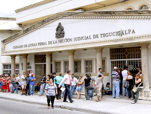 Supuesta extorsionadora comparece en los Juzgados en Comayagüela