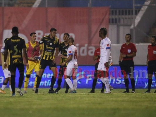 Frustración españolista y celebración de los leones: lo que no se vio de la final de grupos