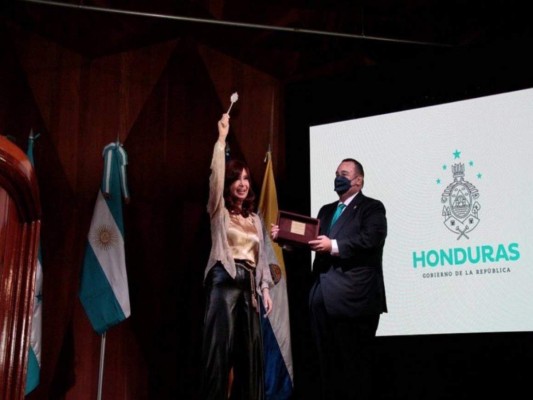 Alcalde Aldana entrega llaves de la ciudad a vicepresidenta argentina