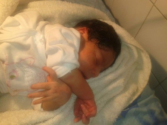 Rescatan a recién nacido abandonado en colonia de la capital