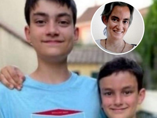 Cristina Mariscal Copano, sevillana de 46 años, es buscada por la Policía local por secuestrar a sus hijos de 12 y 14 años. Fotos: Cortesía
