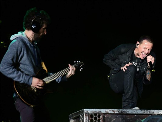 Chester Bennington de Linkin Park se suicidó