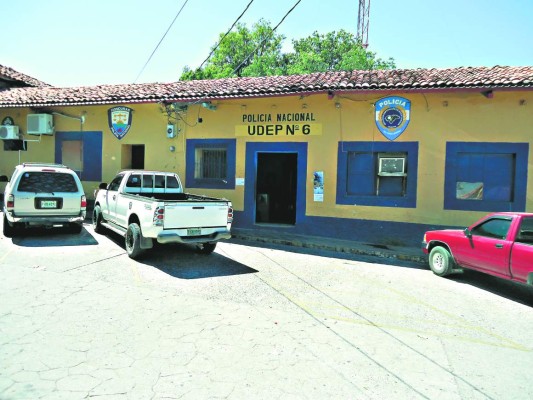 Honduras: Seis oficiales y cinco agentes mencionados en informe de policías corruptos siguen activos