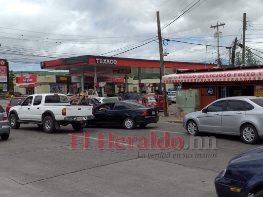 Honduras: Gasolineras ya tienen combustible y se registran largas filas de vehículos
