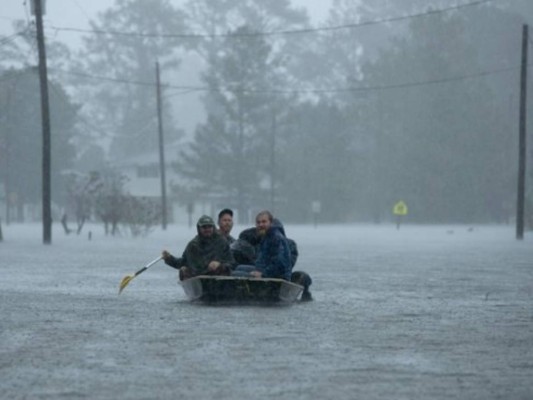 Tormenta tropical Florence deja varios muertos y cientos atrapados en Estados Unidos