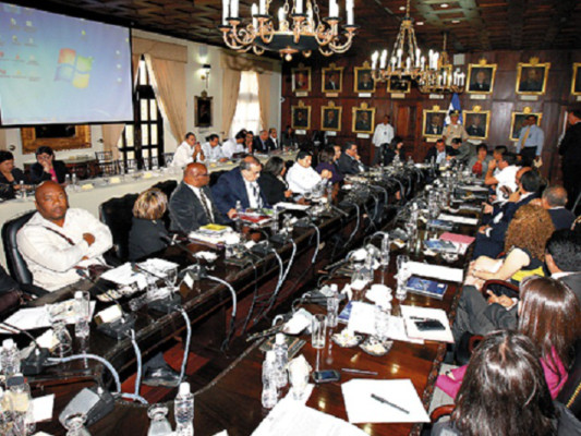 Intereses de dirigentes mantiene caos educativo