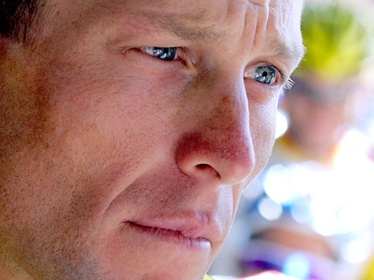 Armstrong renuncia a rebatir acusación de dopaje y puede perder sus 7 Tours