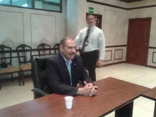 Honduras: Decretan medidas sustitutivas a ministro de la SAG, Jacobo Paz