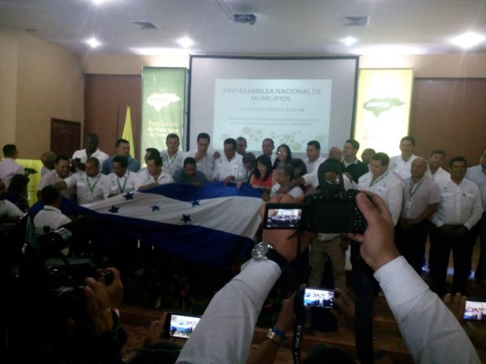 Reeligen a Nery Cerrato como presidente de la Amhon