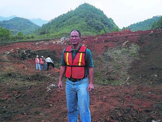 Ricardo Espinoza, el funcionario que prefiere viajar en bus