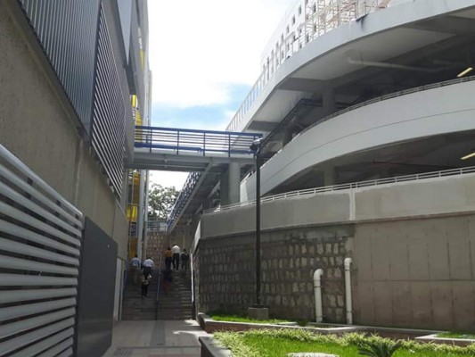 Reconstruyen el famoso 'Titanic”, el edificio C3 de la Universidad Nacional Autónoma de Honduras