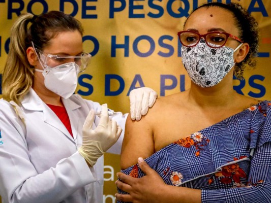 Vacunas del coronavirus deberían aprobarse en 2021