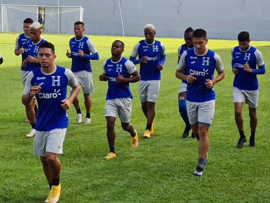 Johnny Leverón: 'Me esfuerzo al máximo para estar en el 11 inicial”