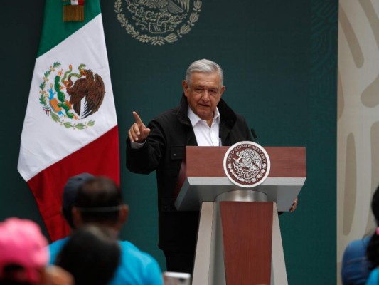 “Se han otorgado órdenes de detención de militares que se van a ejecutar”, subrayó a su vez el presidente Andrés Manuel López Obrador, quien presidió el acto en Palacio Nacional. AP.