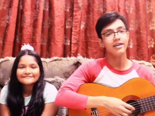 El canto en los genes: hermana de Dennis Manzanares sorprende con hermosa voz