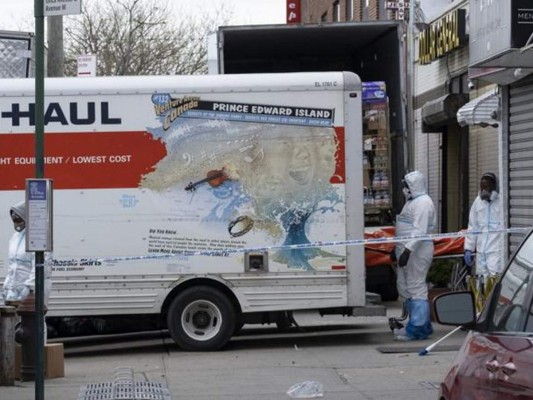 Hallan unos cien cadáveres putrefactos en un camión de Nueva York