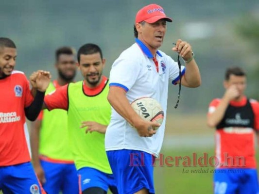 Pedro Troglio revela el futuro de Chirinos, Bengtson y Deybi Flores en Olimpia