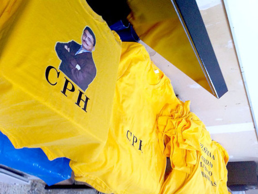 De amarillo y negro, periodistas invitan a marchar por la vida y la libertad de expresión