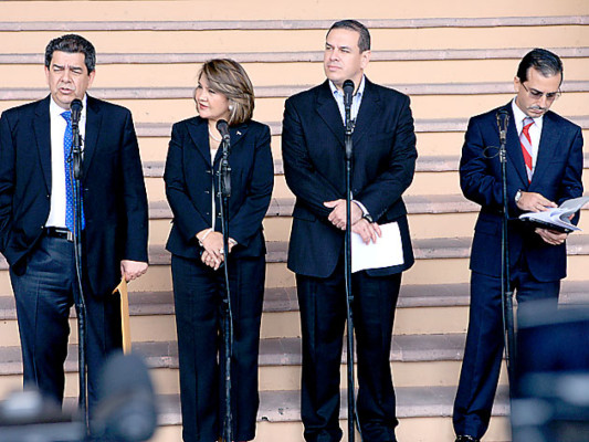 Decreto para reducir gasto público en la administración de Porfirio Lobo