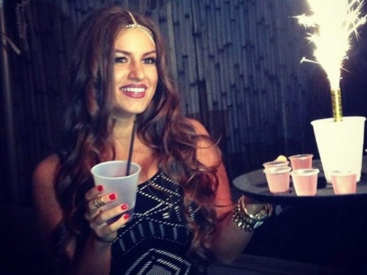 Mindy Sittinpretty, la doctora catalogada como la más hermosa del mundo