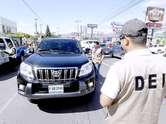 Operativo contra robo de carros y mora en matrícula