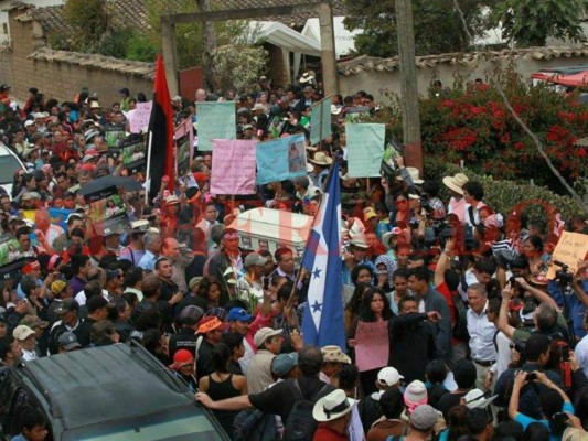 Entierran los restos de la líder indígena Berta Cáceres