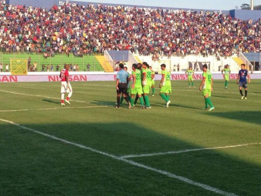 Marathón perderá puntos si no paga deudas