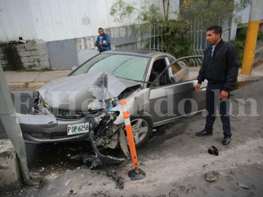 Tegucigalpa: Una persona muere al colisionar en el puente de El Prado