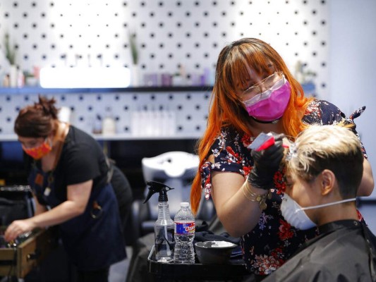 Pese a alarmante cifra de muertos, en EEUU relajan confinamiento por Covid-19