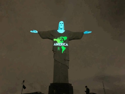 Dos franceses detenidos en Río luego de ver el amanecer sobre el Cristo