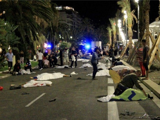 Mueren 84 personas en un atentado terrorista perpetrados por Estado Islámico en la ribiera fracesa