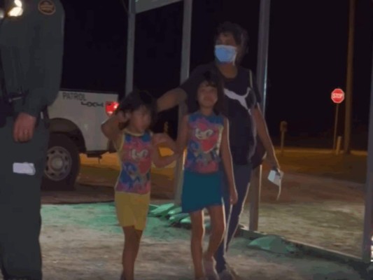 Hondureña embarazada se entrega a Patrulla Fronteriza junto a sus dos pequeñas hijas