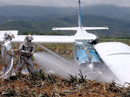 Un herido tras estrellarse avioneta de la Fuerza Aérea de Honduras en La Ceiba