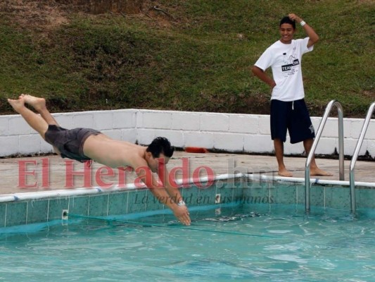 En familia y sofocando el calor: Así disfrutan los capitalinos del Feriado Morazánico