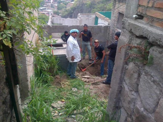 Hallan restos humanos en 'casa loca' en colonia 14 de Marzo