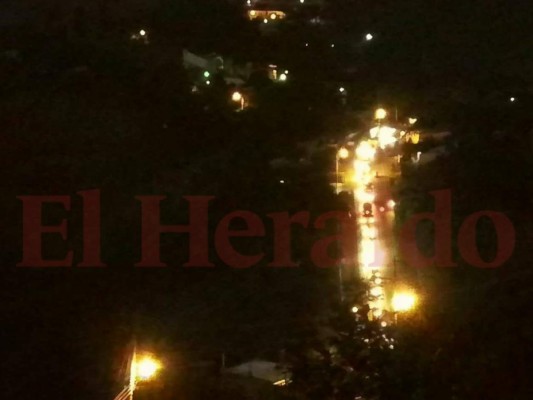 Caótico tráfico en la capital de Honduras; a las 8:00pm vigente toque de queda