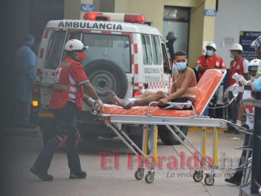 Angustia, llanto y empujones: el drama de familiares de reclusos heridos en La Tolva