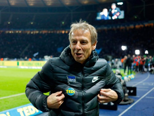 'Cuando llegué a Berlín a finales de noviembre, no pensé que necesitaría mi licencia y certificados', dijo Klinsmann.